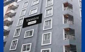 Super Townhouse Hinjewadi Corporate Stays